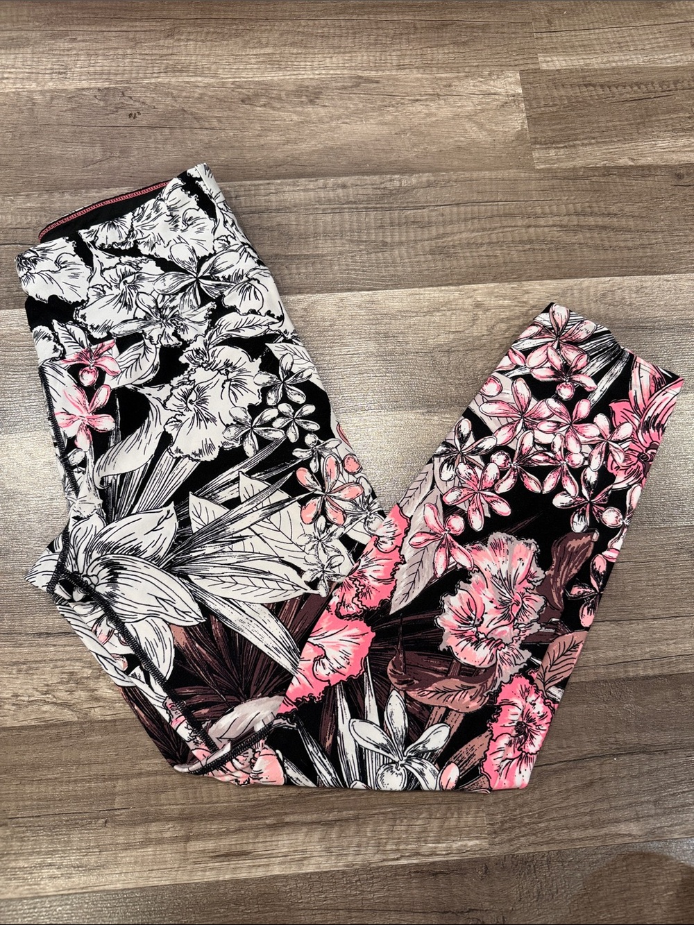 Calvin Kline Floral Print Leggings in Black & Pink